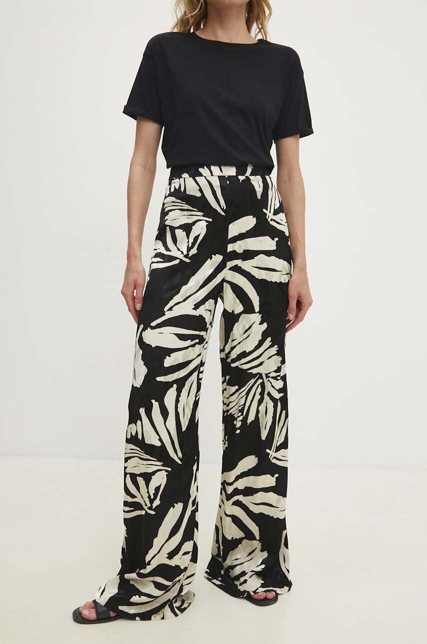 

Панталон Answear Lab в черно с широка каройка, с висока талия, Черен