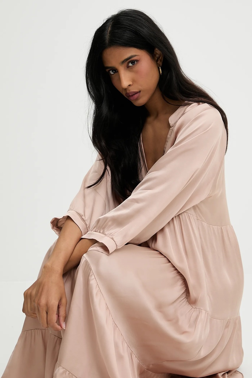 Φόρεμα Answear.LAB χρώμα: μπεζ φωτογραφία