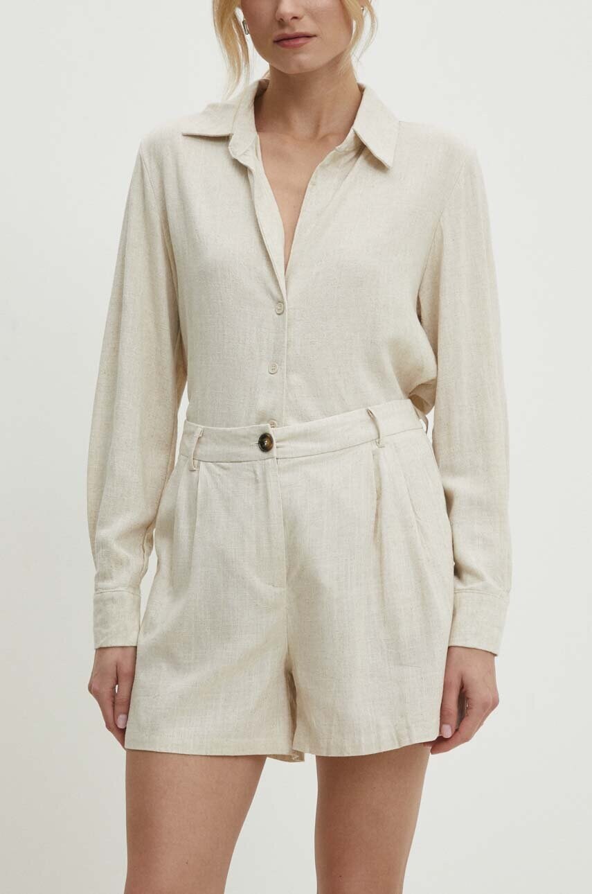 Answear Lab pantaloni scurti cu in culoarea bej, neted, high waist