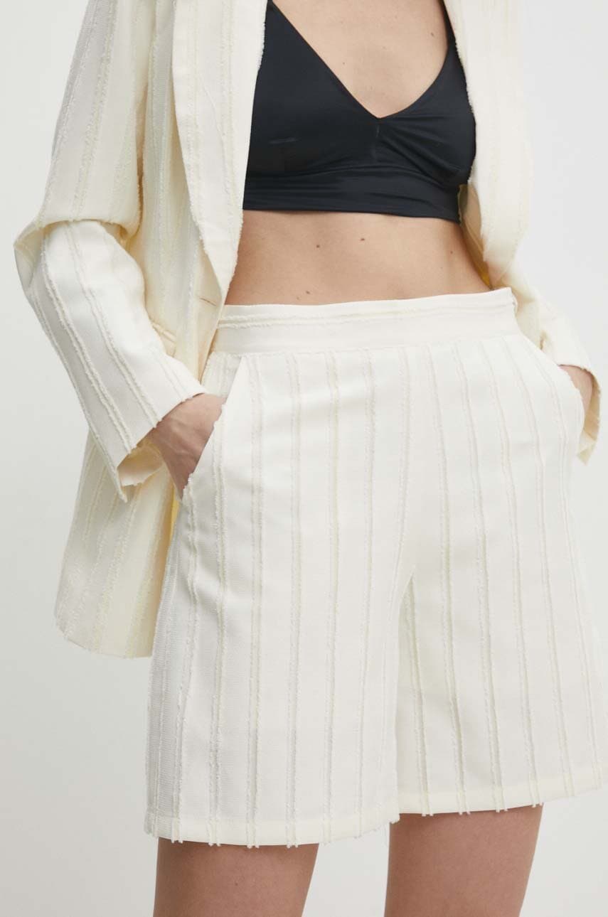 Answear Lab pantaloni scurti femei, culoarea bej, neted, high waist Answear Lab pantaloni scurti femei, culoarea bej, neted, high waist