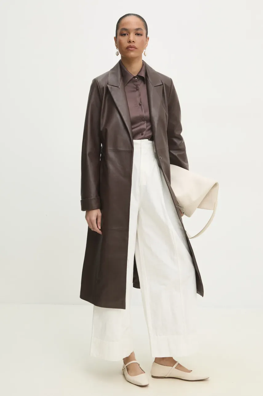 Рубашка Answear.LAB женская цвет коричневый regular классический воротник Рубашка Answear.LAB женская цвет коричневый regular классический воротник