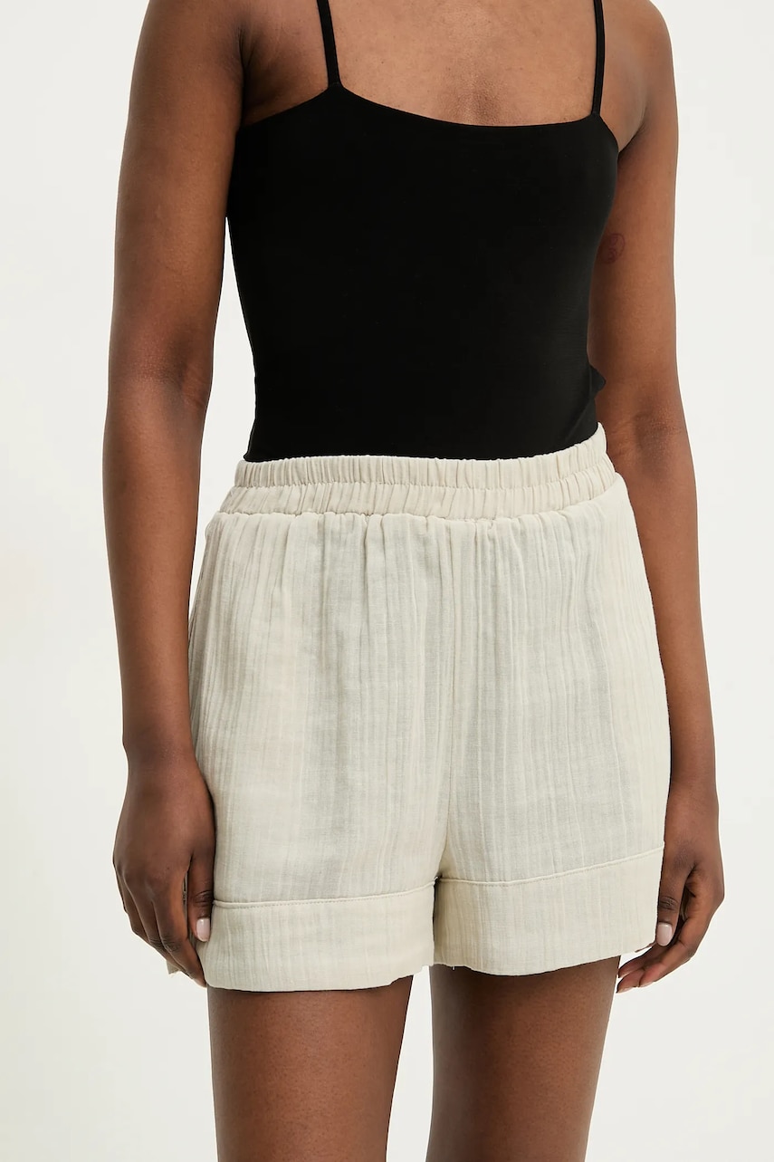 Answear Lab pantaloni scurti din bumbac femei, culoarea bej, neted, high waist Answear Lab pantaloni scurti din bumbac femei, culoarea bej, neted, high waist