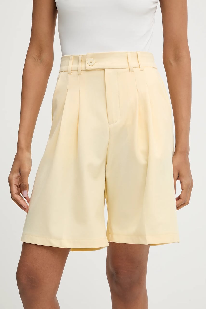 Answear Lab pantaloni scurti culoarea galben, neted, high waist