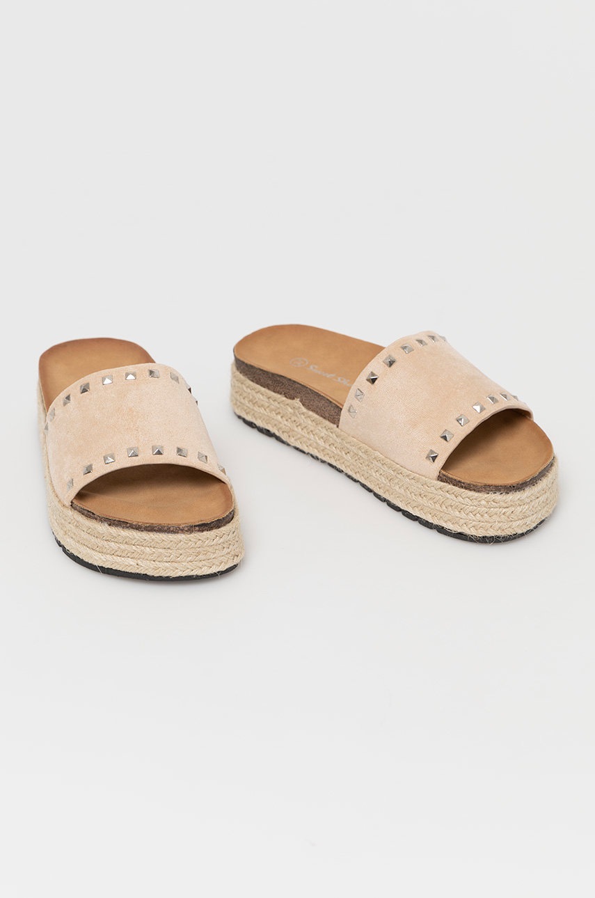 

Шльопанці Answear Lab Sweet Shoes жіночі колір бежевий на платформі