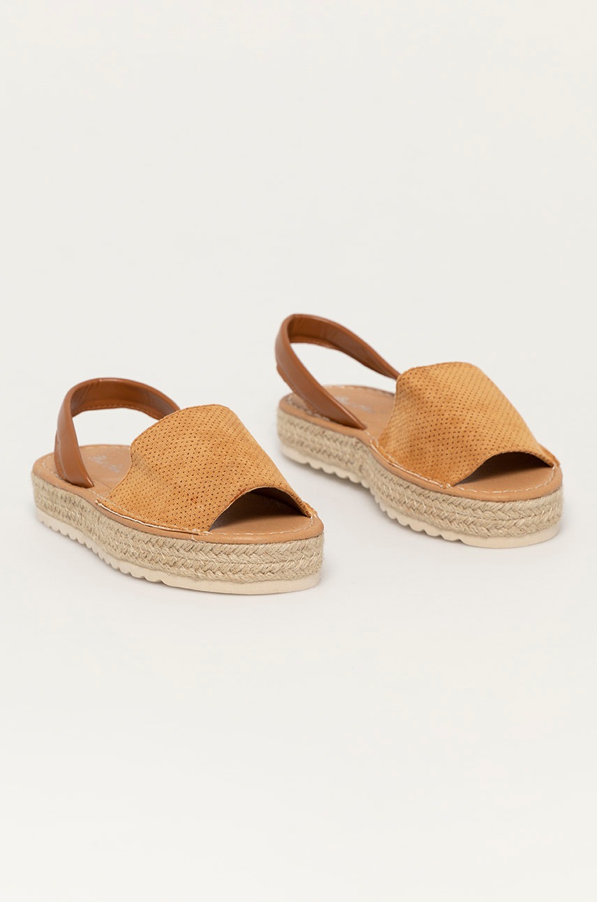 

Сандалі Answear Lab Best Shoes жіночі колір коричневий на платформі