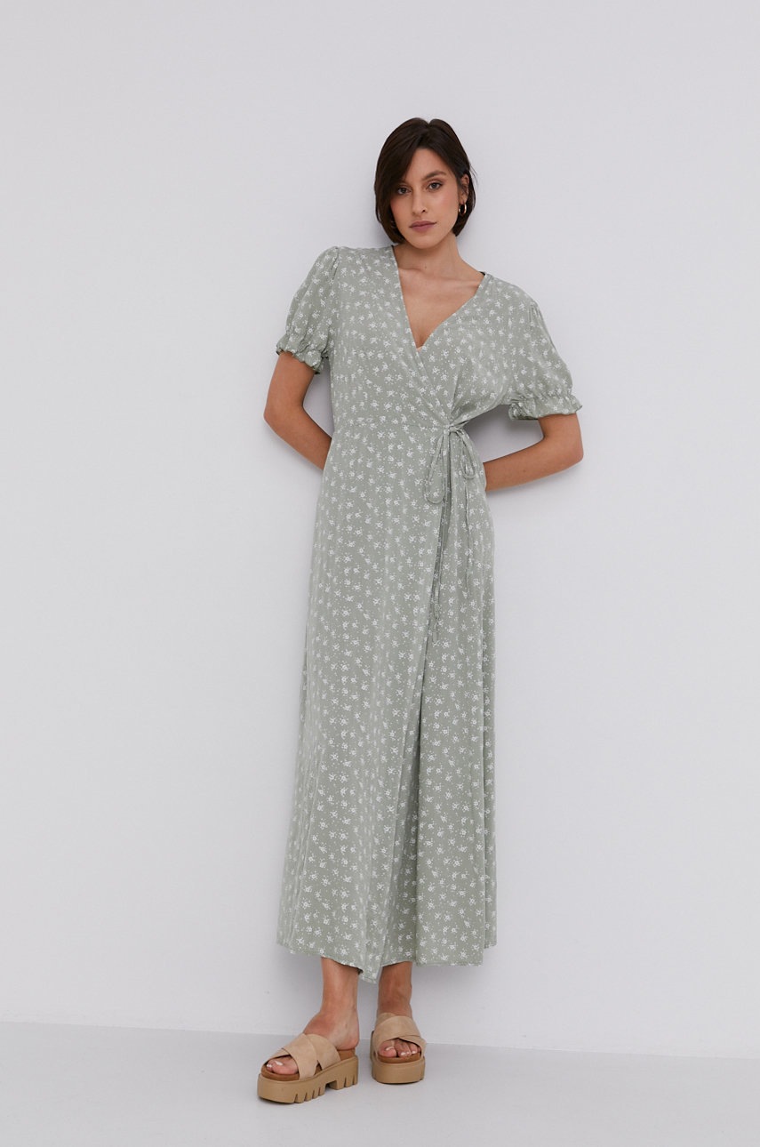 

Платье Answear Lab maxi расклешённое