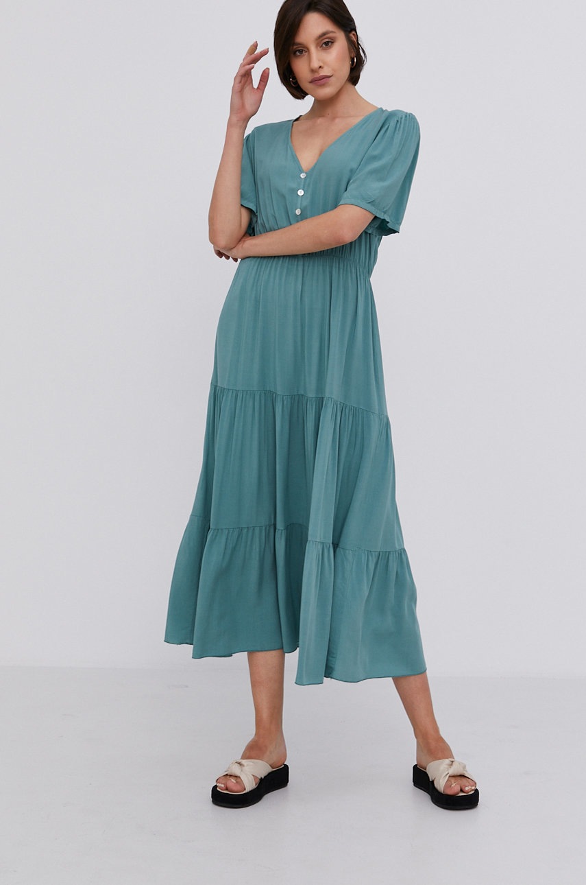 

Платье Answear Lab maxi расклешённое