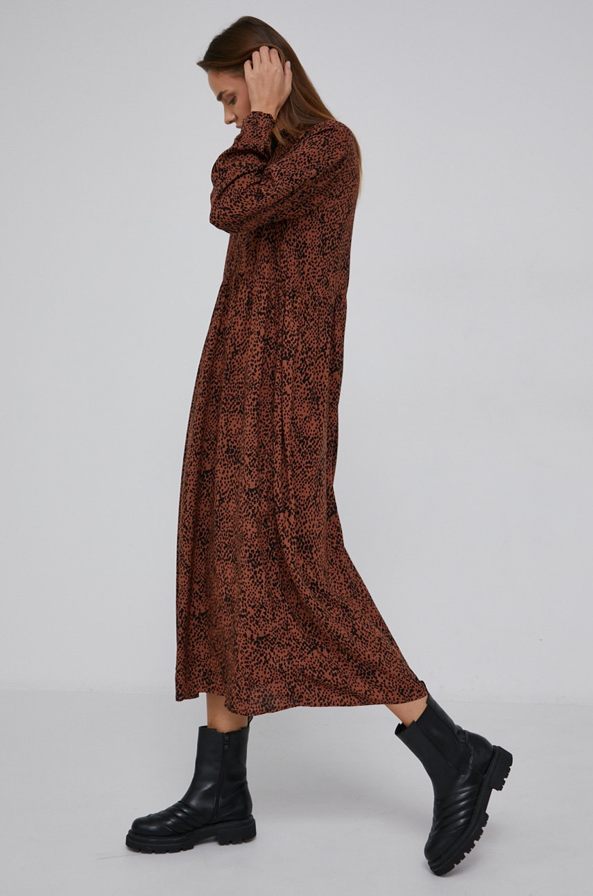 

Сукня Answear Lab колір коричневий midi oversize