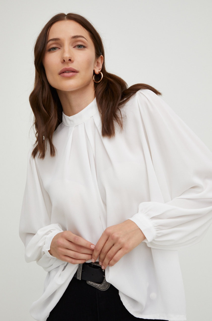 

Блуза Answear Lab в бяло с изчистен дизайн, Бял