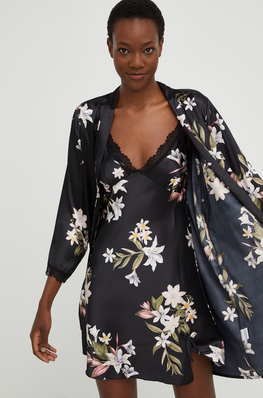 

Комплект пижама с коприна Answear Lab Silk Blend в черно от сатен, Черен