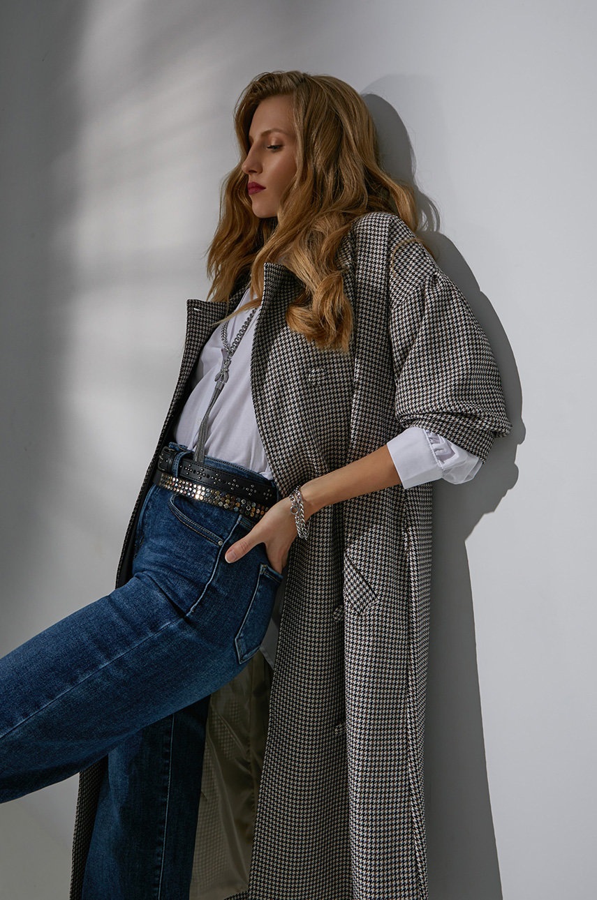 

Палто Answear Lab в бежово с преходна изолация с двуредно закопчаване, Бежов