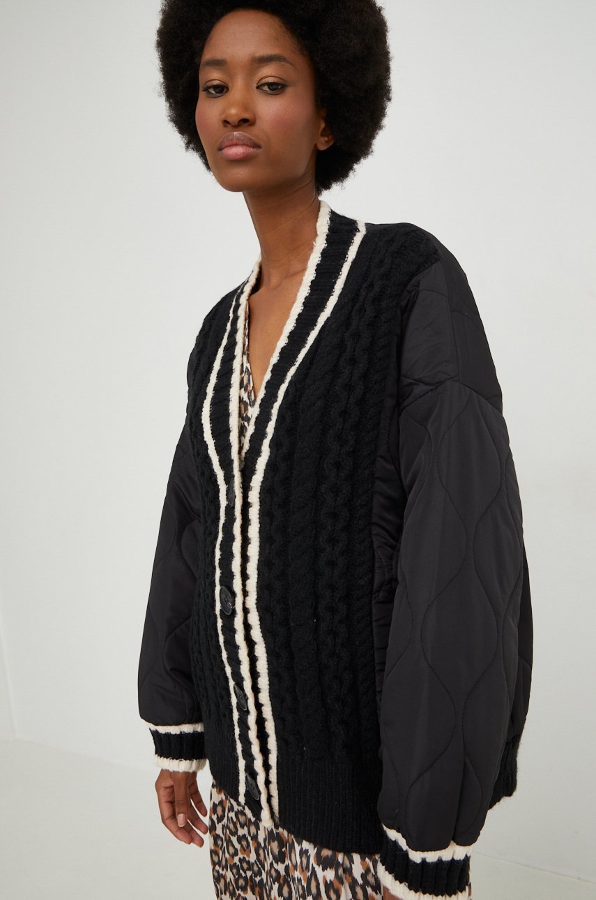 

Яке Answear Lab в черно с преходна изолация с уголемена кройка, Черен