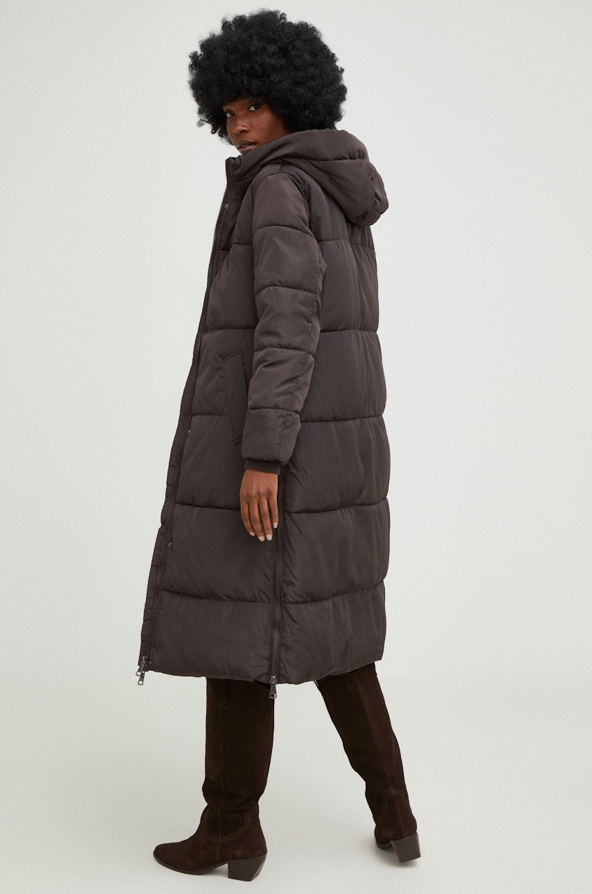 

Яке Answear Lab в кафяво със зимна изолация, Кафяв