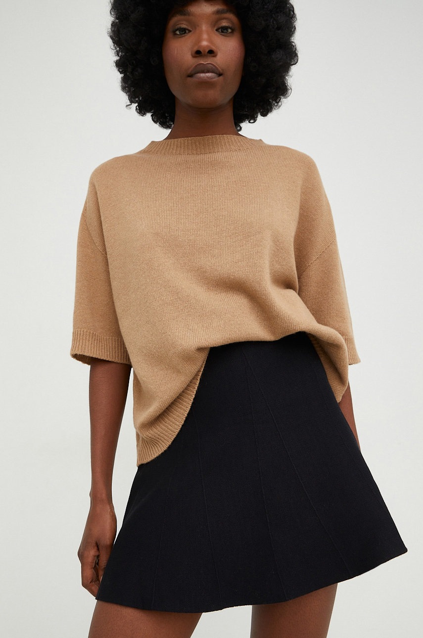 

Пола Answear Lab в черно къс модел разкроен модел, Черен