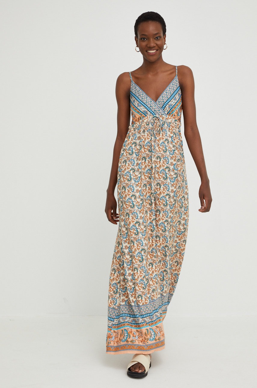 

Рокля Answear Lab в бежово дълъг модел разкроен модел, Бежов