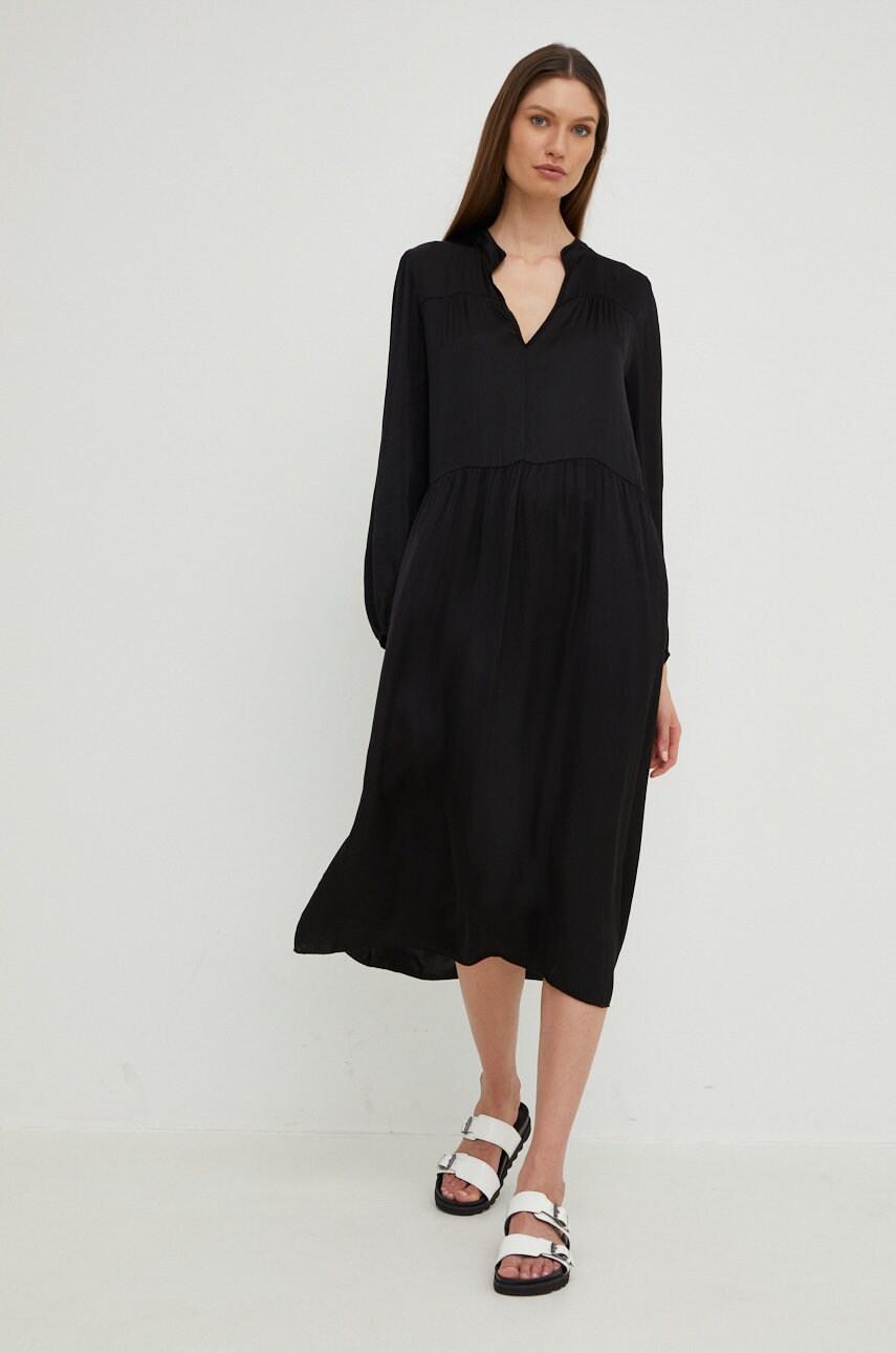 

Сукня з шовком Answear Lab Silk Blend колір чорний midi розкльошена