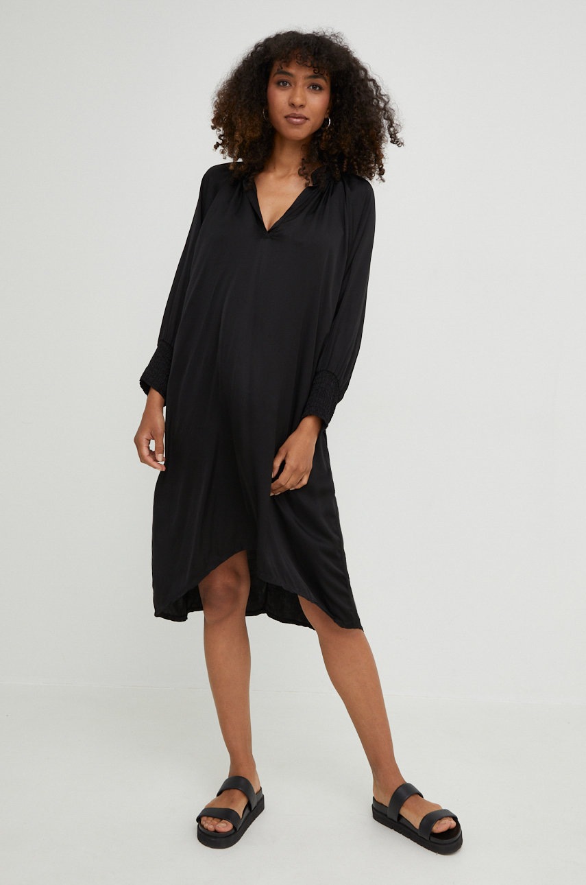 

Платье с шёлком Answear Lab Silk Blend цвет чёрный midi oversize