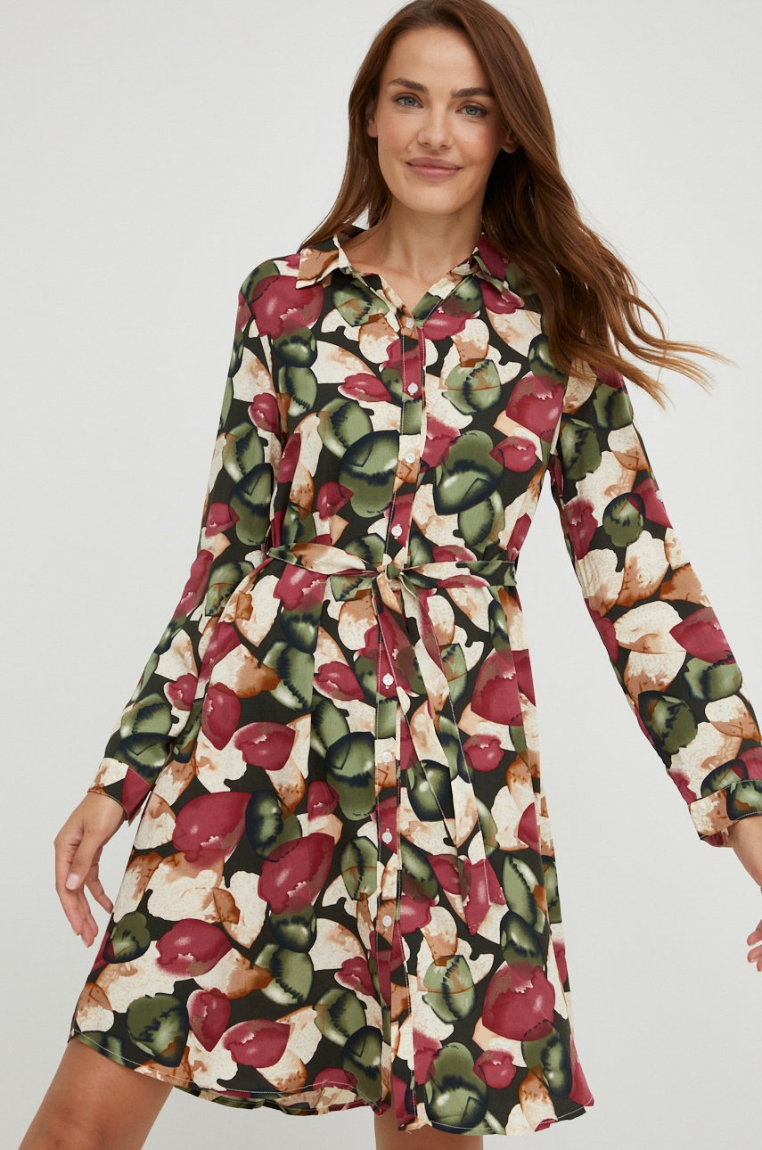 

Рокля Answear Lab в червено къс модел разкроен модел, Червен