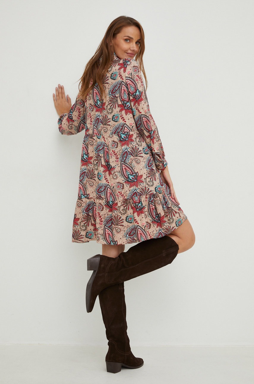 

Рокля Answear Lab в червено къс модел разкроен модел, Червен