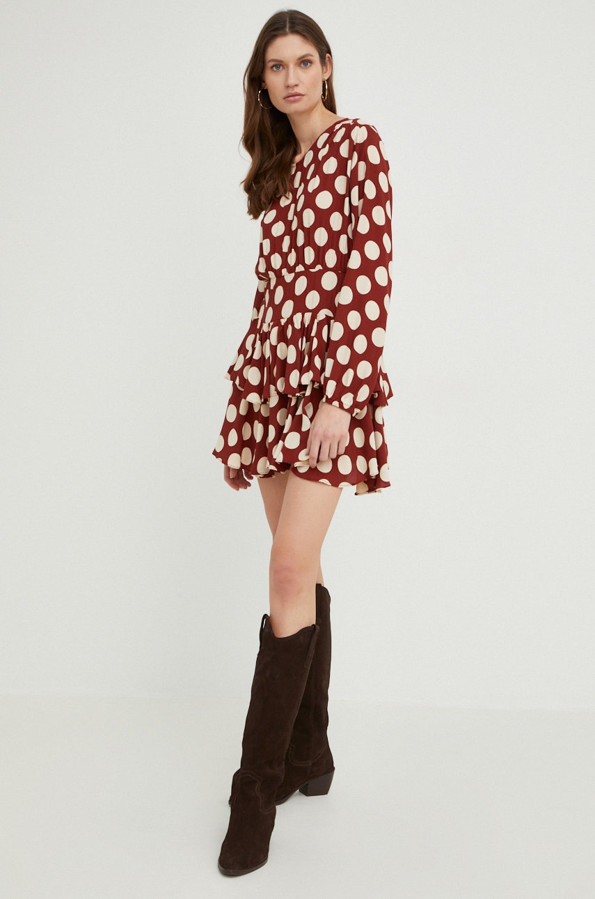 

Платье Answear Lab цвет бежевый mini расклешённая