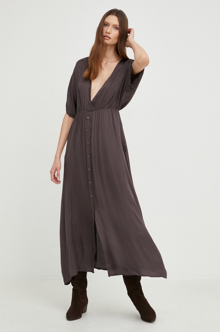 Answear lab rochie din amestec de matase silk blended culoarea maro, maxi, drept