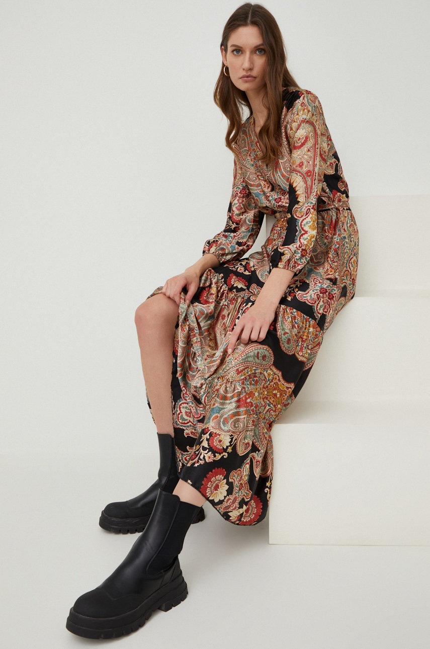 

Answear Lab в черно дълъг модел разкроен модел, Черен