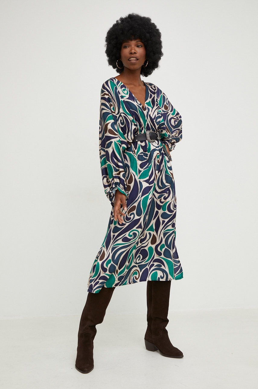 

Платье с шёлком Answear Lab Silk Blend цвет зелёный midi oversize