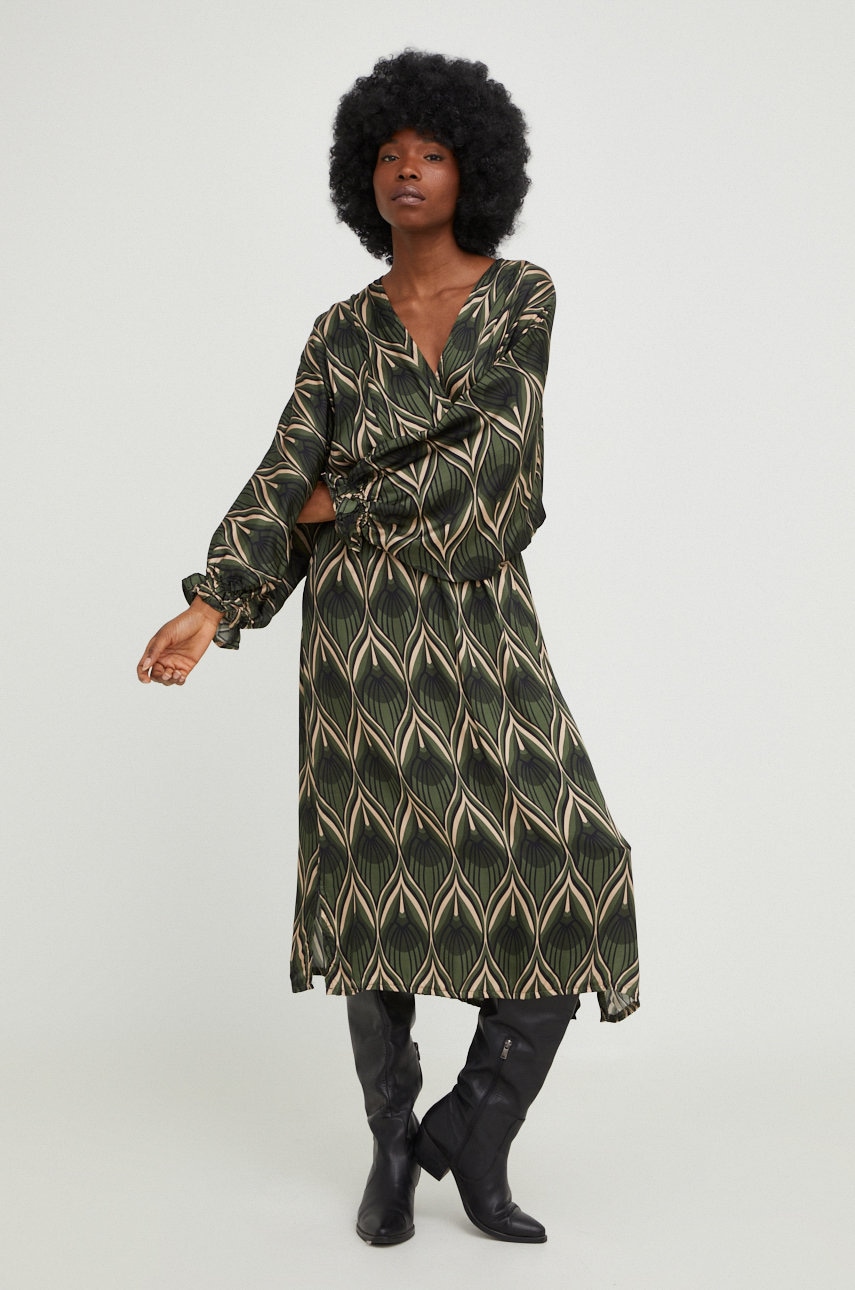 

Платье с шёлком Answear Lab Silk Blend цвет зелёный midi oversize