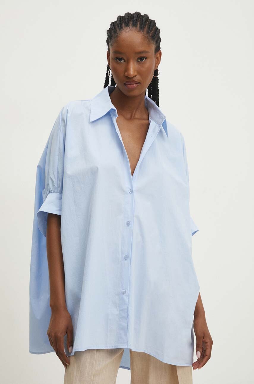 

Памучна риза Answear Lab дамска в синьо със свободна кройка с класическа яка, Син