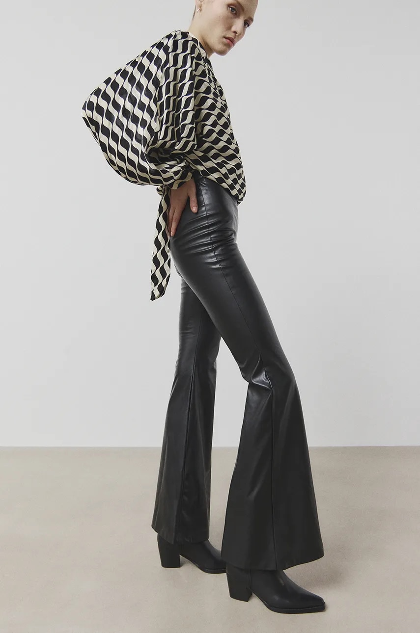 Answear Lab pantaloni femei, culoarea negru, evazati, high waist