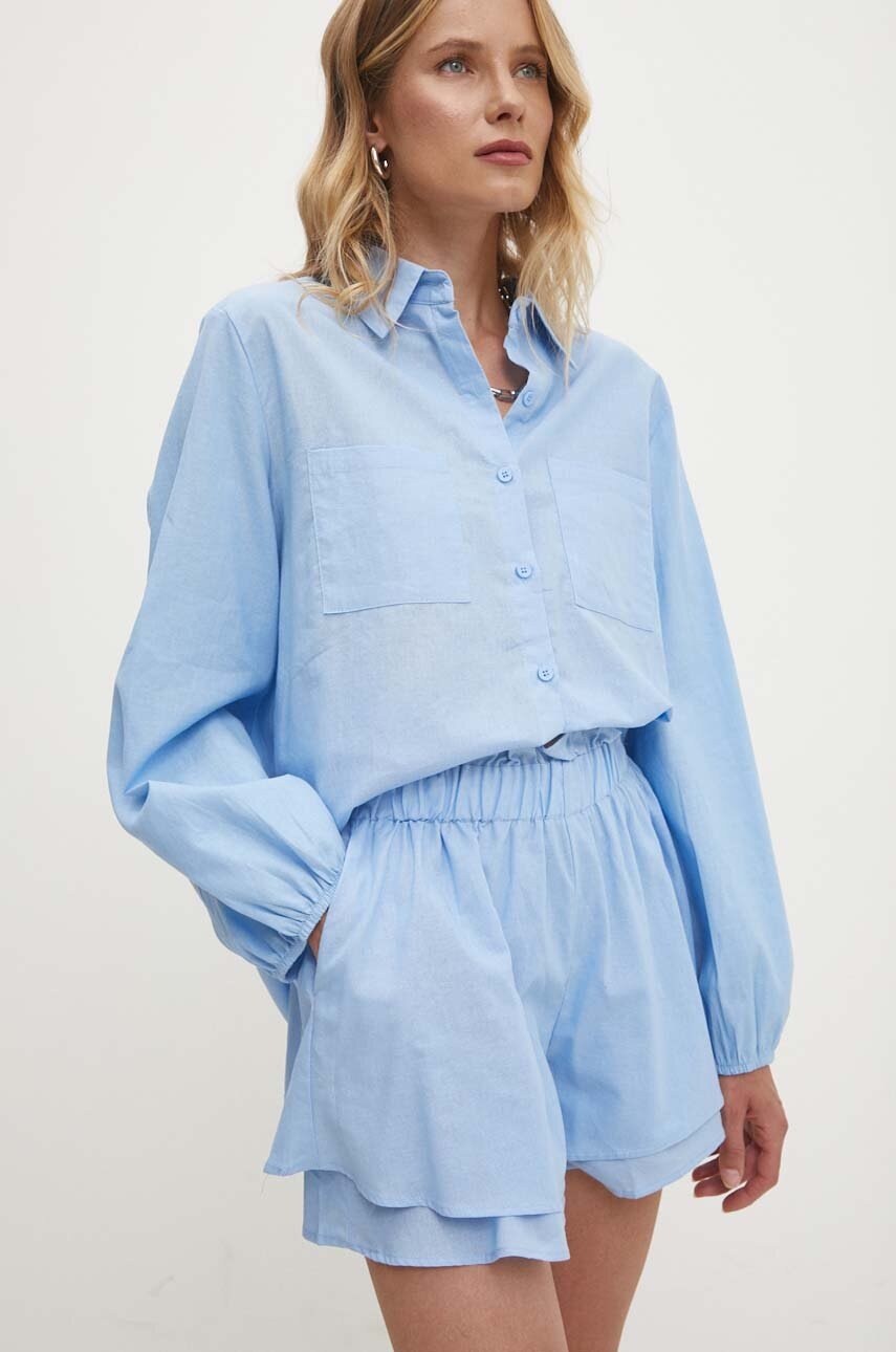 

Къс панталон Answear Lab в синьо с изчистен дизайн с висока талия, Син