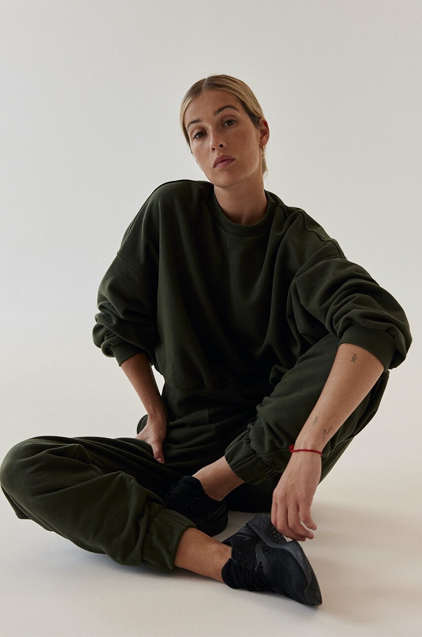 

Памучен суичър MUUV. Mild Cotton дамски в зелено с изчистен дизайн, Зелен