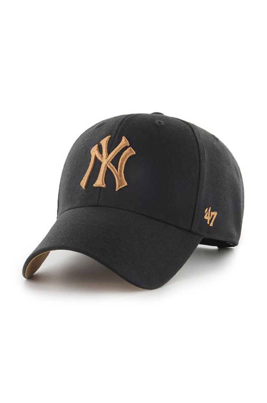 

Шапка 47brand Mlb New York Yankees в черно с апликация, Черен