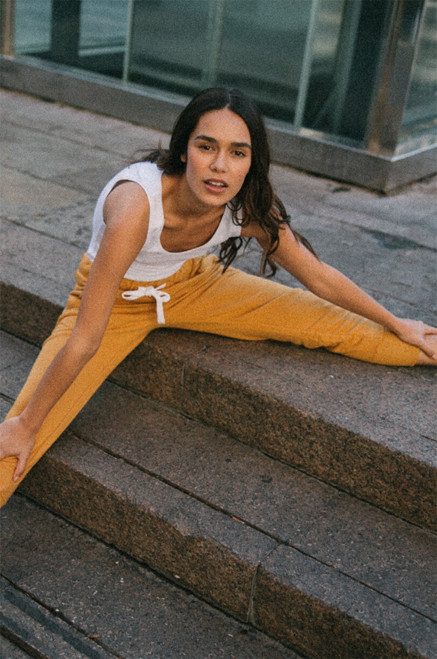 

Штани MUUV Sneaker Girl жіночі колір помаранчевий гладкі