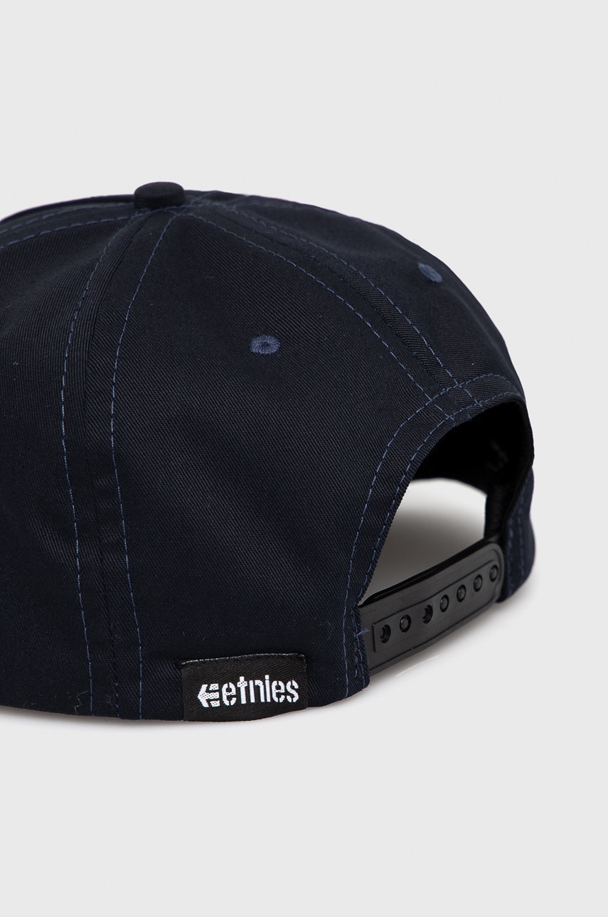 

Кепка Etnies колір синій з аплікацією
