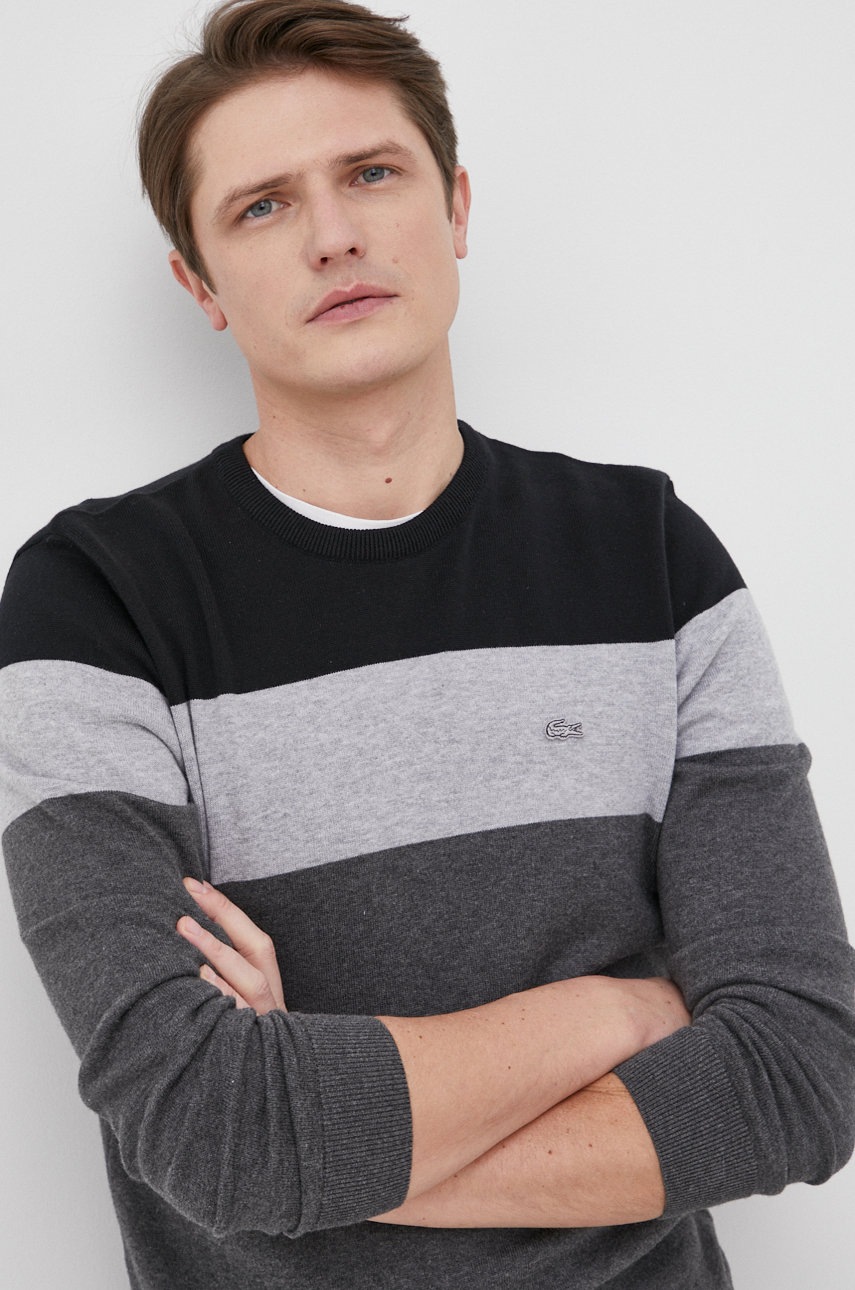 

Памучен пуловер Lacoste мъжки в сиво от лека материя, Сив
