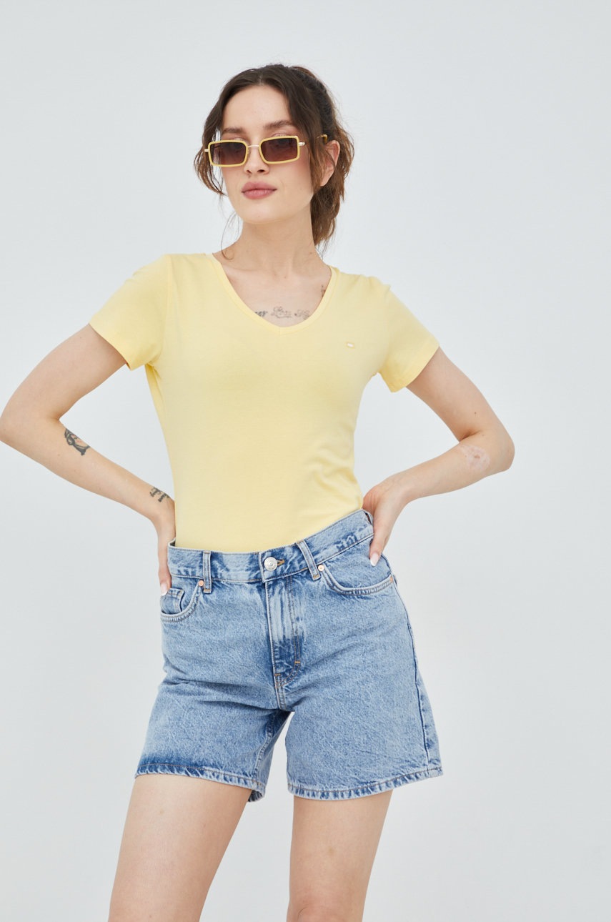 

Тениска Cross Jeans в жълто, Жълт