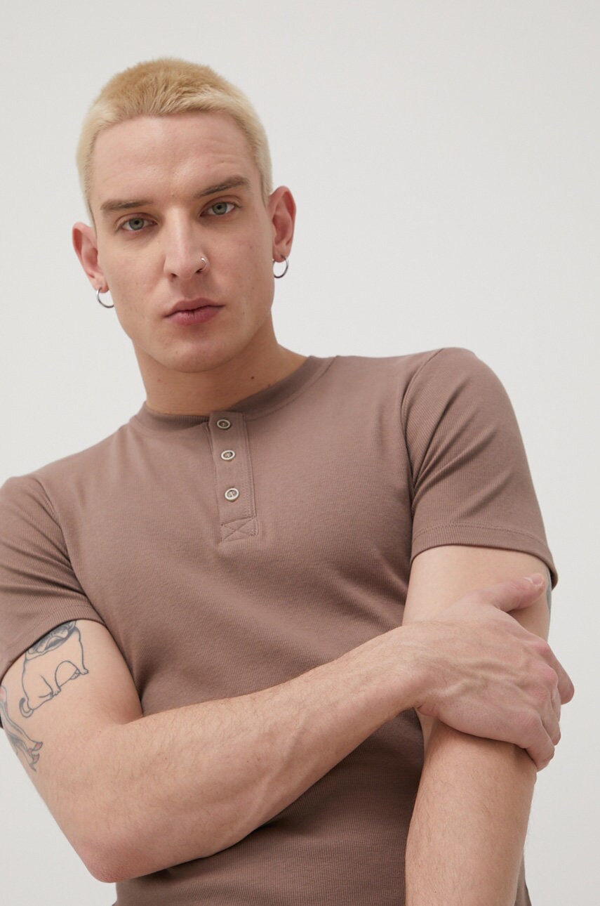 Cross jeans tricou barbati, culoarea maro, neted