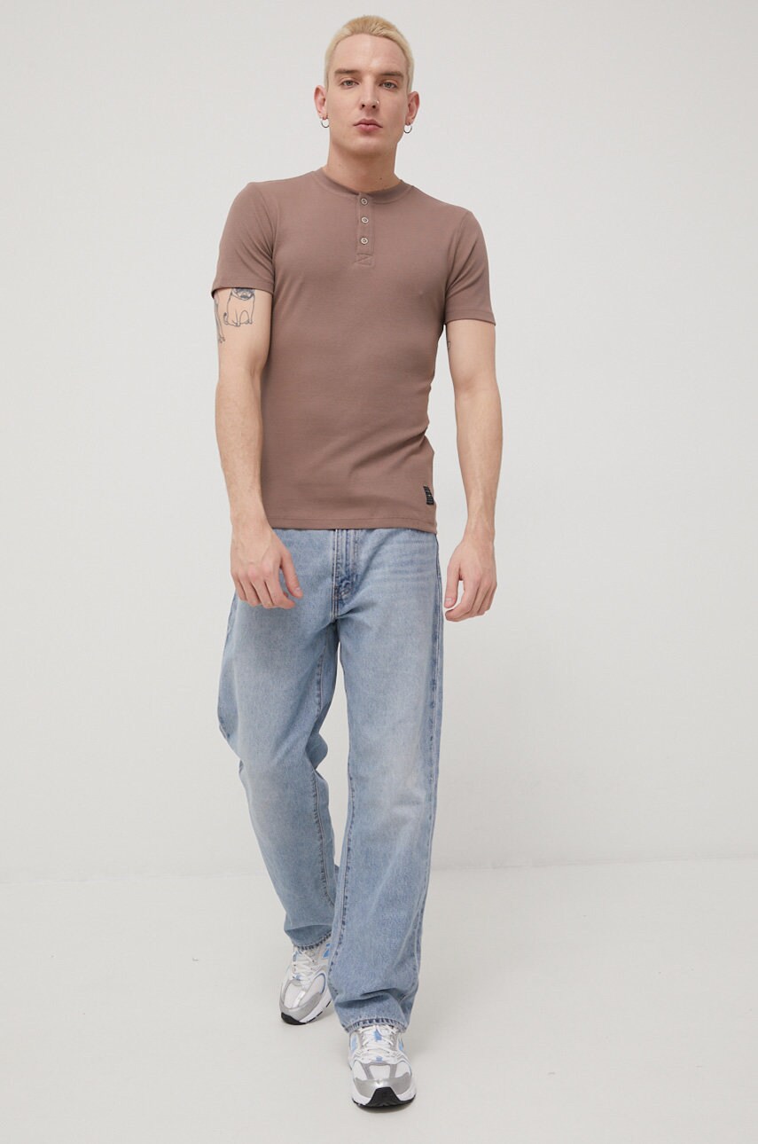 

Футболка Cross Jeans чоловічий колір коричневий однотонний