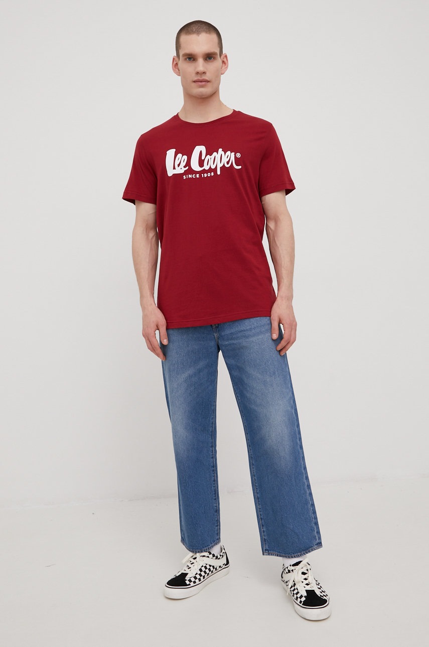 

Хлопковая футболка Lee Cooper цвет бордовый с принтом