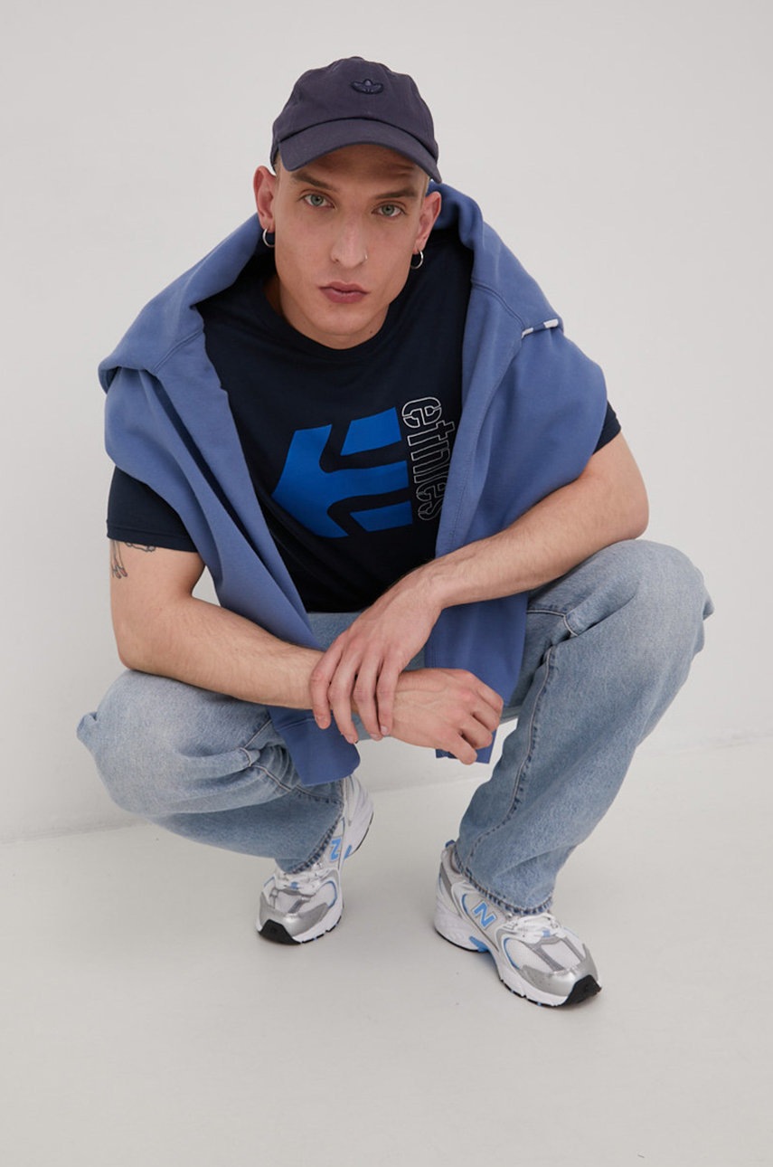 

Бавовняна футболка Etnies колір синій з принтом