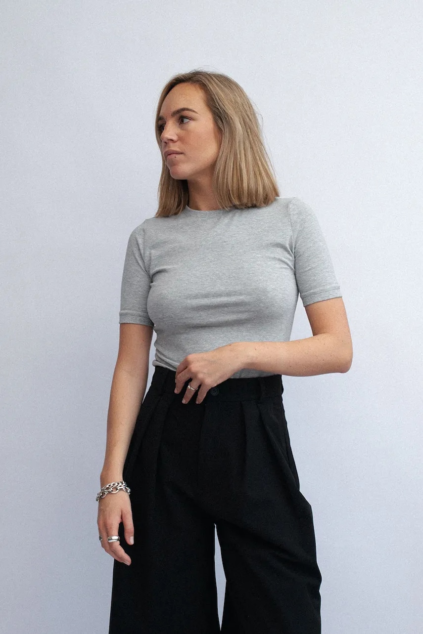 Muuv. Muuv T-shirt damski z bawełną BASIC