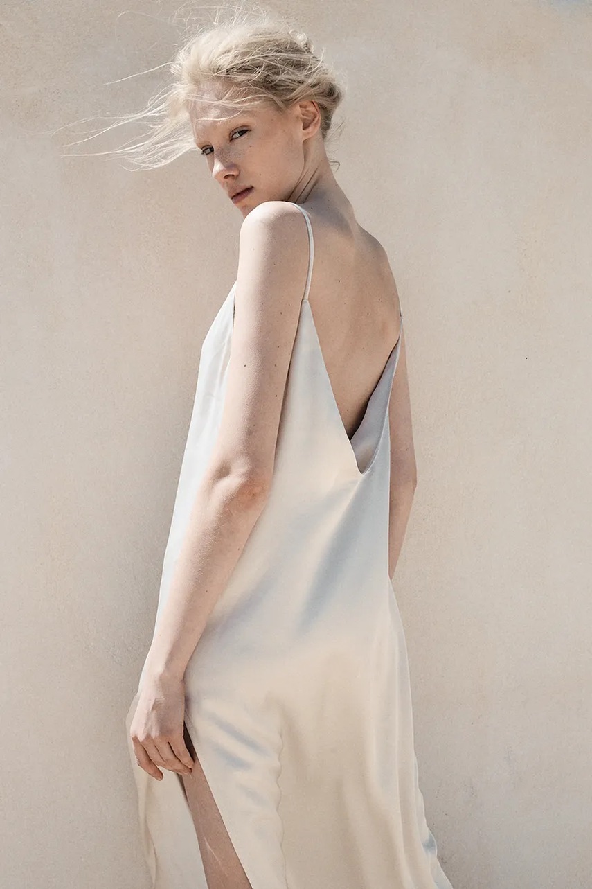 Φόρεμα MUUV. FEU χρώμα: μπεζ φωτογραφία