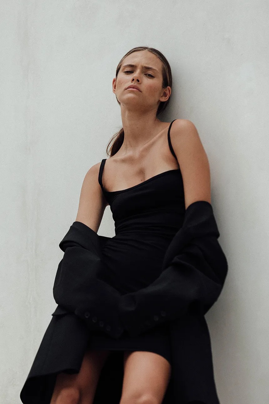 Платье MUUV. YANG цвет чёрный mini облегающее