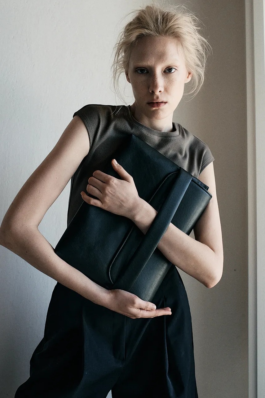 Τσάντα MUUV. χρώμα: μαύρο φωτογραφία