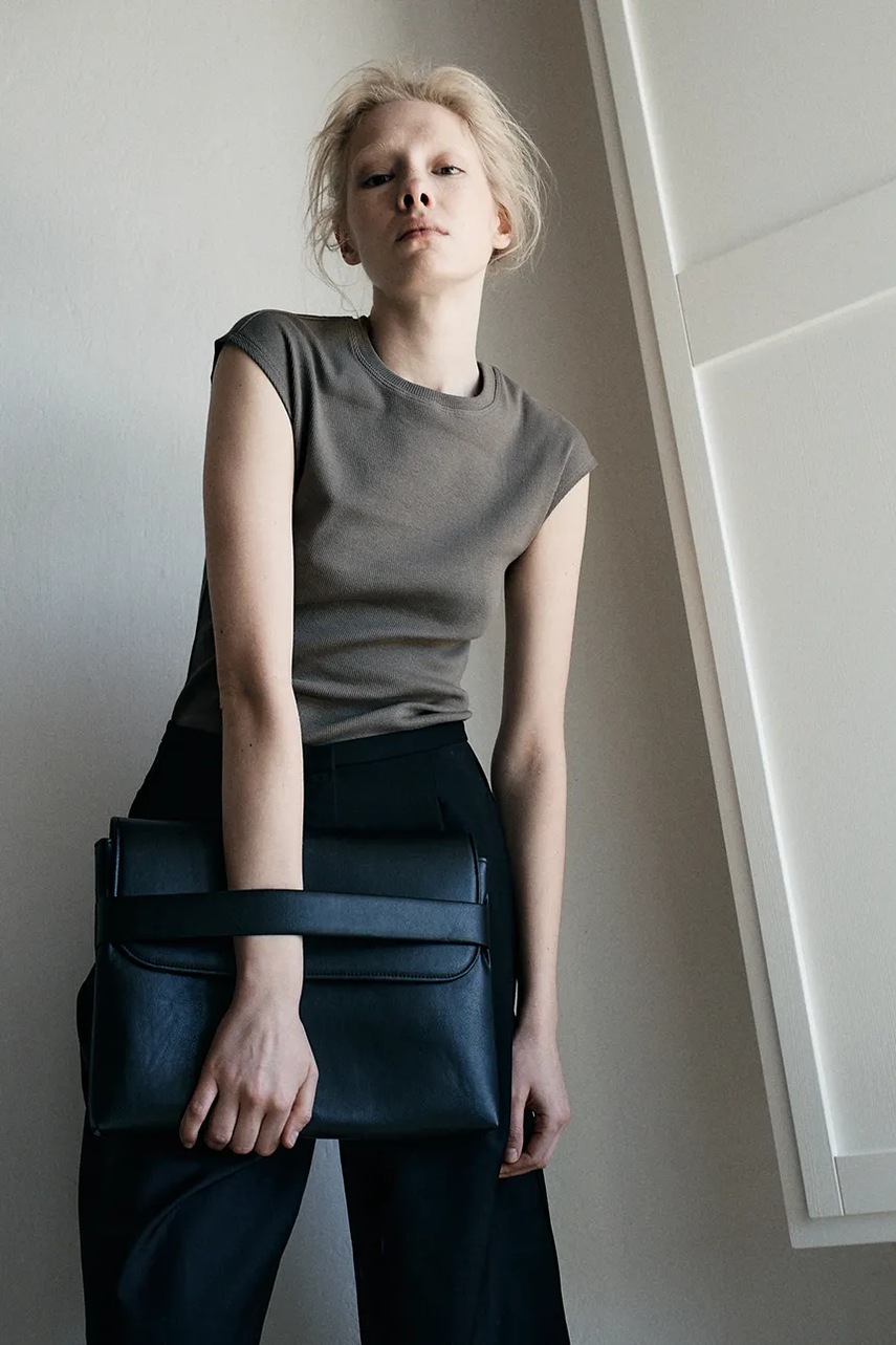 Τσάντα MUUV. χρώμα: μαύρο φωτογραφία