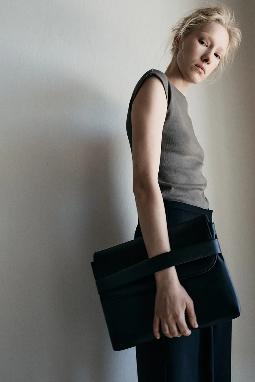 Τσάντα MUUV. χρώμα: μαύρο φωτογραφία