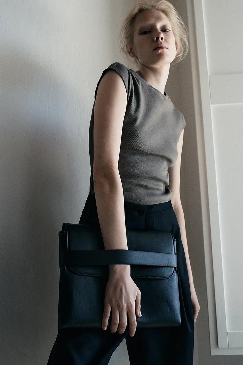 Τσάντα MUUV. χρώμα: μαύρο φωτογραφία