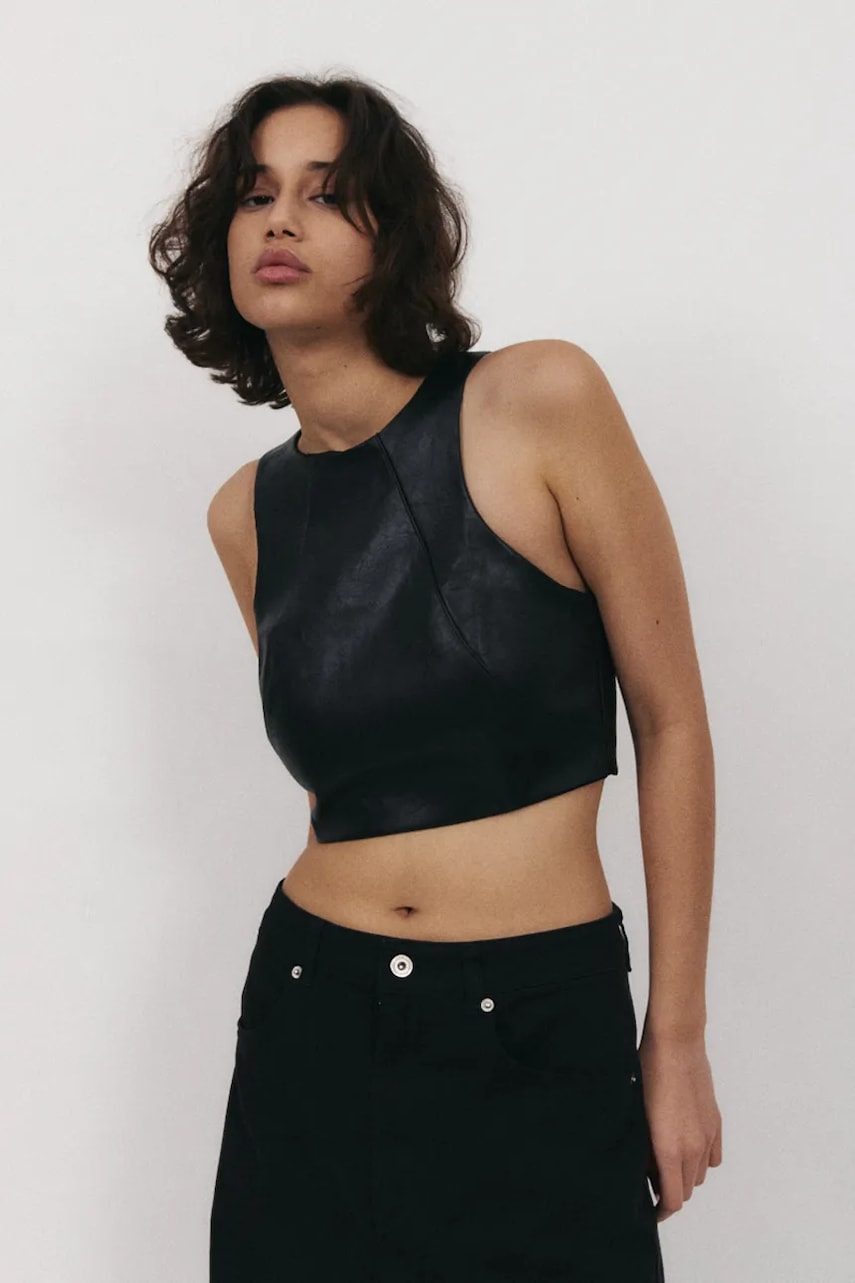 MUUV. top ET culoarea negru