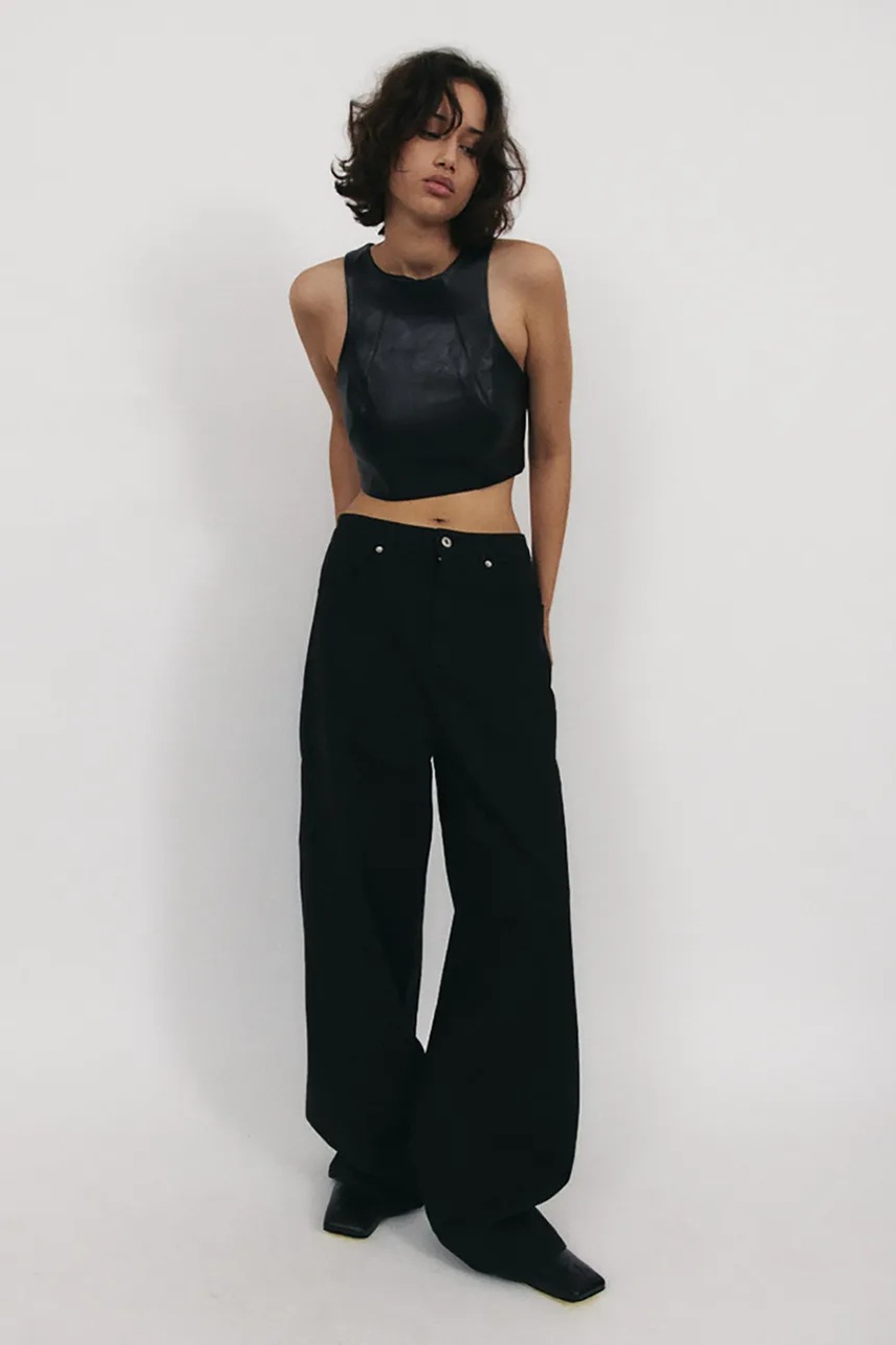 Top MUUV. ET χρώμα: μαύρο φωτογραφία